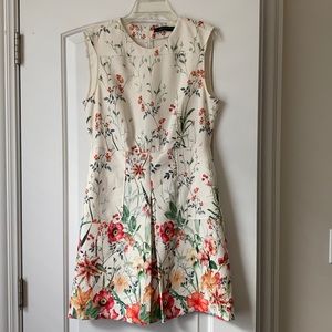 📦 MOVING SALE 🤑 ZARA | Floral Cream Dress with Pockets
